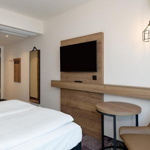 Comfort Zimmer mit Kingsize-Bett